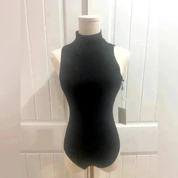 Good American Mock Neck Ribbed Bodysuit Size 1/2 NWT - Picture 1 of 2